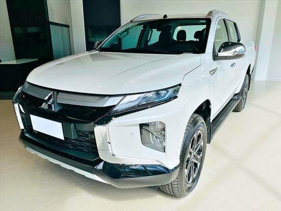 MITSUBISHI L200 TRITON 2.4 16V TURBO DIESEL SPORT HPE-S CD 4P 4X4 AUTOMÁTICO